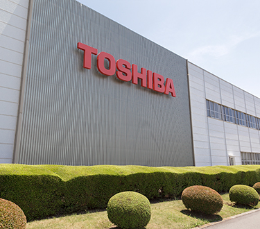Toshiba zyska 800 mln dol.