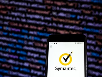 Accenture kupi część Symanteca
